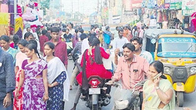 సెమీక్రిస్మస్‌ సందడి