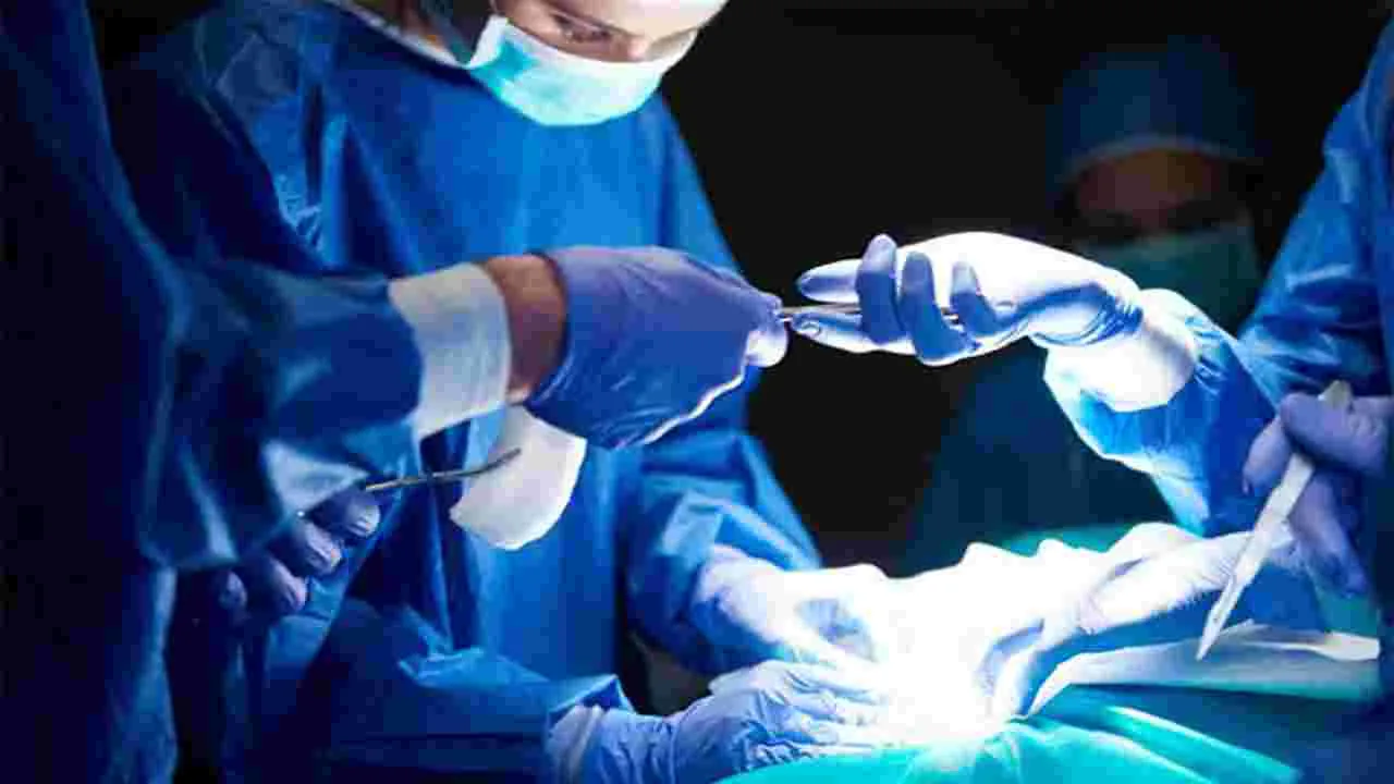 Health: మహిళ కడుపులో  8 కిలోల కణతి..