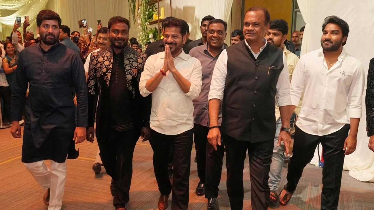 CM Revanth Reddy: ప్రముఖ సింగర్ రాహుల్ సిప్లిగంజ్,  హరిణ్యారెడ్డి  వివాహ వేడుక.. హాజరైన సీఎం రేవంత్‌రెడ్డి