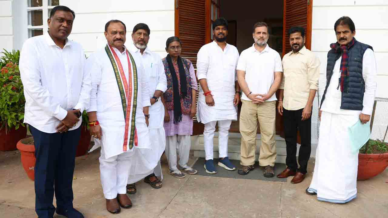 CM Revanth Reddy: రాహుల్ గాంధీని ఢిల్లీలో కలిసిన సీఎం రేవంత్‌రెడ్డి బృందం