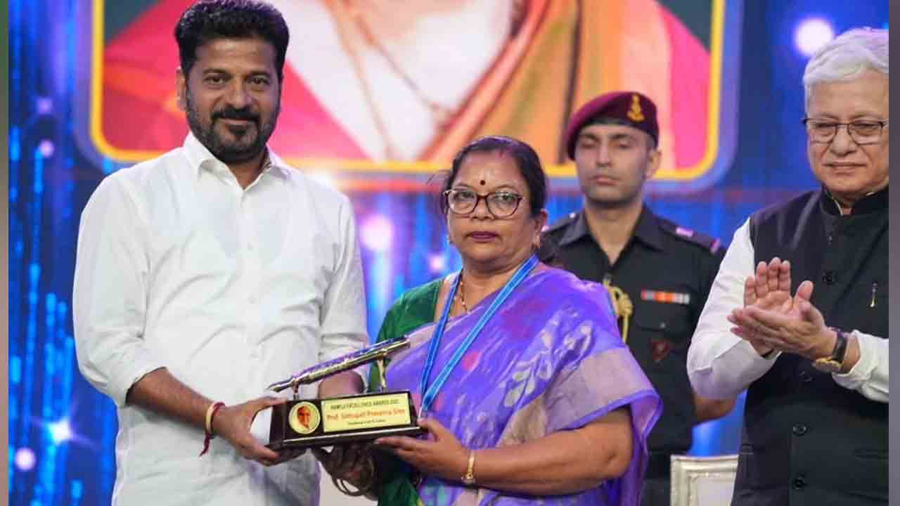Ramoji Excellence Awards: రామోజీ ఎక్స్‌లెన్స్ అవార్డ్స్.. పాల్గొన్న తెలుగు రాష్ట్రాల సీఎంలు