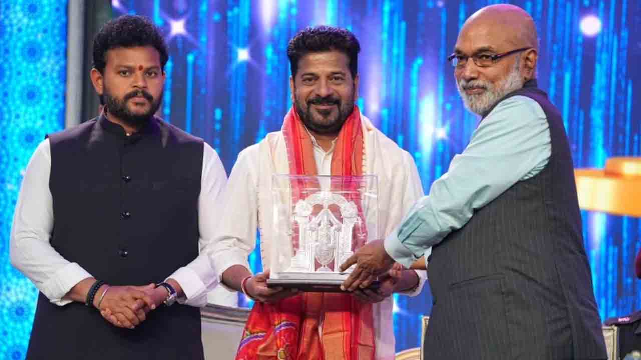 Ramoji Excellence Awards: రామోజీ ఎక్స్‌లెన్స్ అవార్డ్స్.. పాల్గొన్న తెలుగు రాష్ట్రాల సీఎంలు