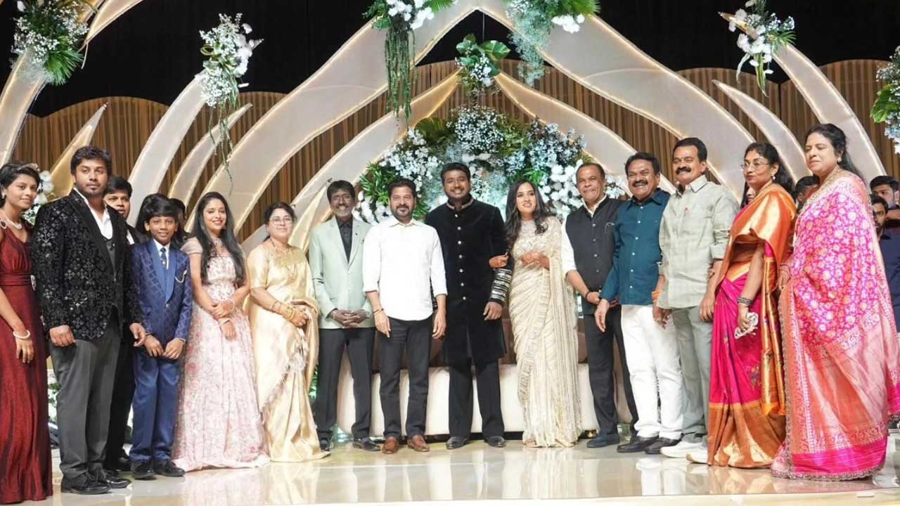 CM Revanth Reddy: ప్రముఖ సింగర్ రాహుల్ సిప్లిగంజ్,  హరిణ్యారెడ్డి  వివాహ వేడుక.. హాజరైన సీఎం రేవంత్‌రెడ్డి