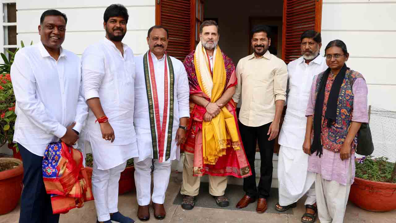 CM Revanth Reddy: రాహుల్ గాంధీని ఢిల్లీలో కలిసిన సీఎం రేవంత్‌రెడ్డి బృందం
