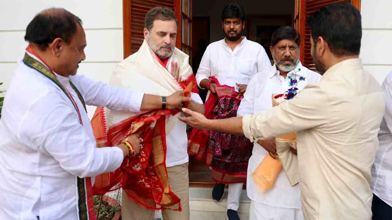 CM Revanth Reddy: రాహుల్ గాంధీని ఢిల్లీలో కలిసిన సీఎం రేవంత్‌రెడ్డి బృందం