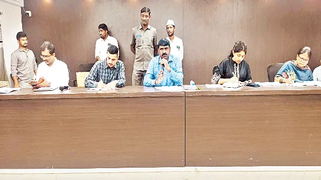 Suspension  ప్లాస్టిక్‌ వస్తువులు కనిపిస్తే సస్పెన్షన్‌