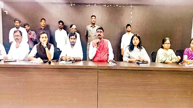 Manyam  పరిపాలనలో  మన్యం ఆదర్శం 