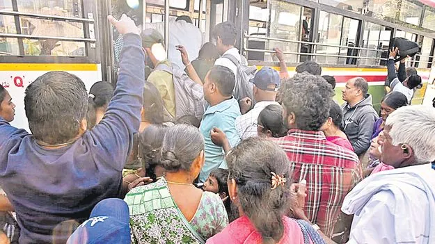 Sarpanch Candidates: ఊరికి రండి... ఓటేయండి! 