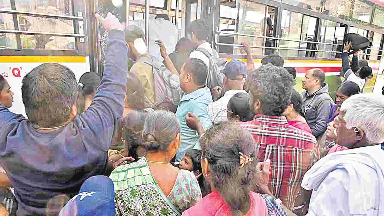 Sarpanch Candidates: ఊరికి రండి... ఓటేయండి!