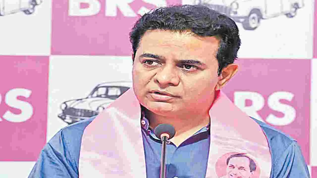 KTR : వెంటనే ఫీజు రీయింబర్స్‌ బకాయిలివ్వాలి