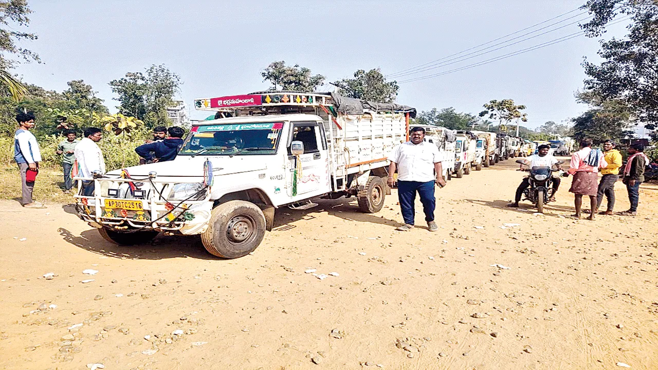 Cotton Sales పత్తి విక్రయాలకు పడిగాపులు
