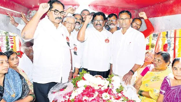 అశ్రునయనాల మధ్య భూపాల్‌రెడ్డి అంత్యక్రియలు