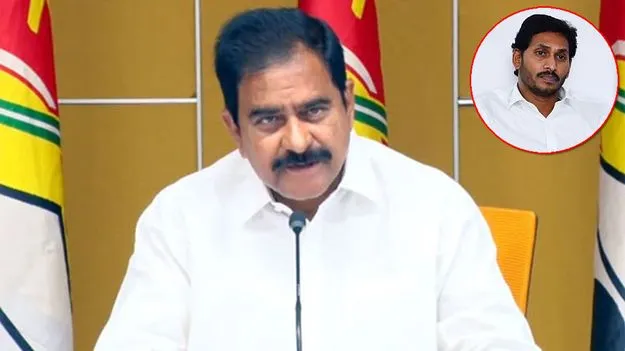 Devineni Uma: అలా చెప్పే దమ్ము, ధైర్యం లేదా?... జగన్‌పై మండిపడ్డ దేవినేని