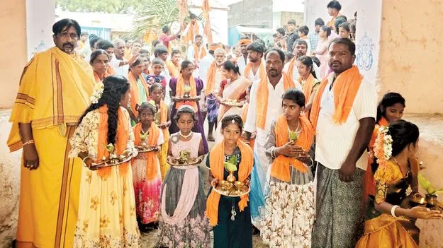 వైభవంగా విగ్రహాల ప్రతిష్ఠ