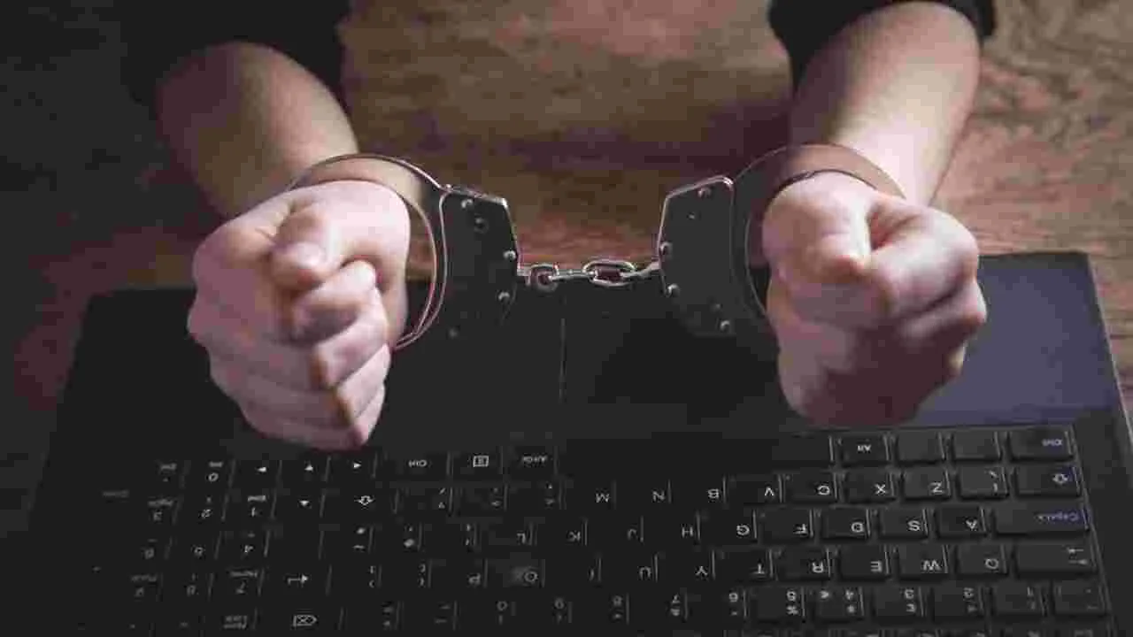 Cyber Crime: డిజిటల్ అరెస్ట్ పేరుతో రూ.1.23 కోట్లు స్వాహా
