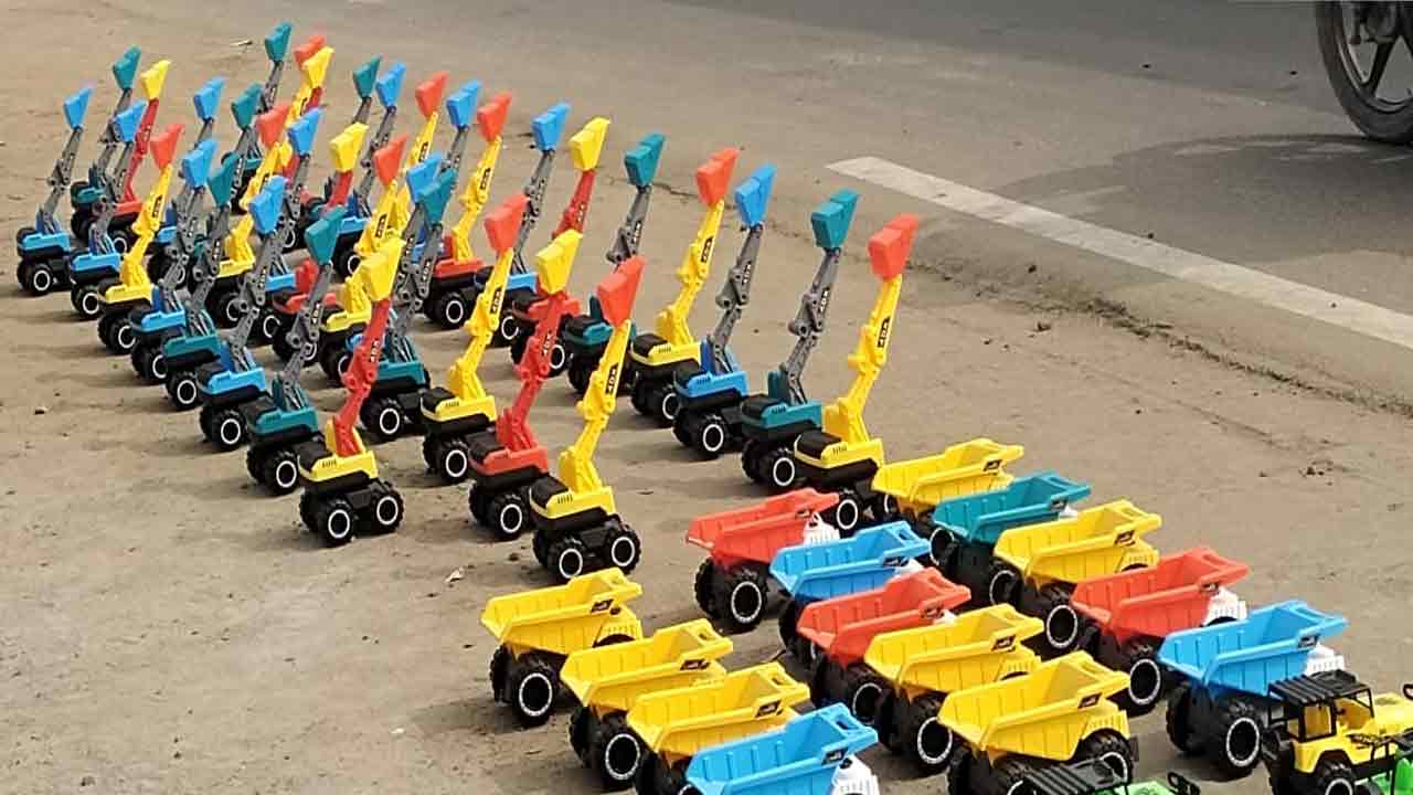 Photo Story: స్టీమ్ రోడ్ రోలర్ నుంచి పింక్ కలర్ పుట్టగొడుగు వరకూ.. ఆశ్చర్యపరిచే చిత్రాలు మీ కోసం.. 