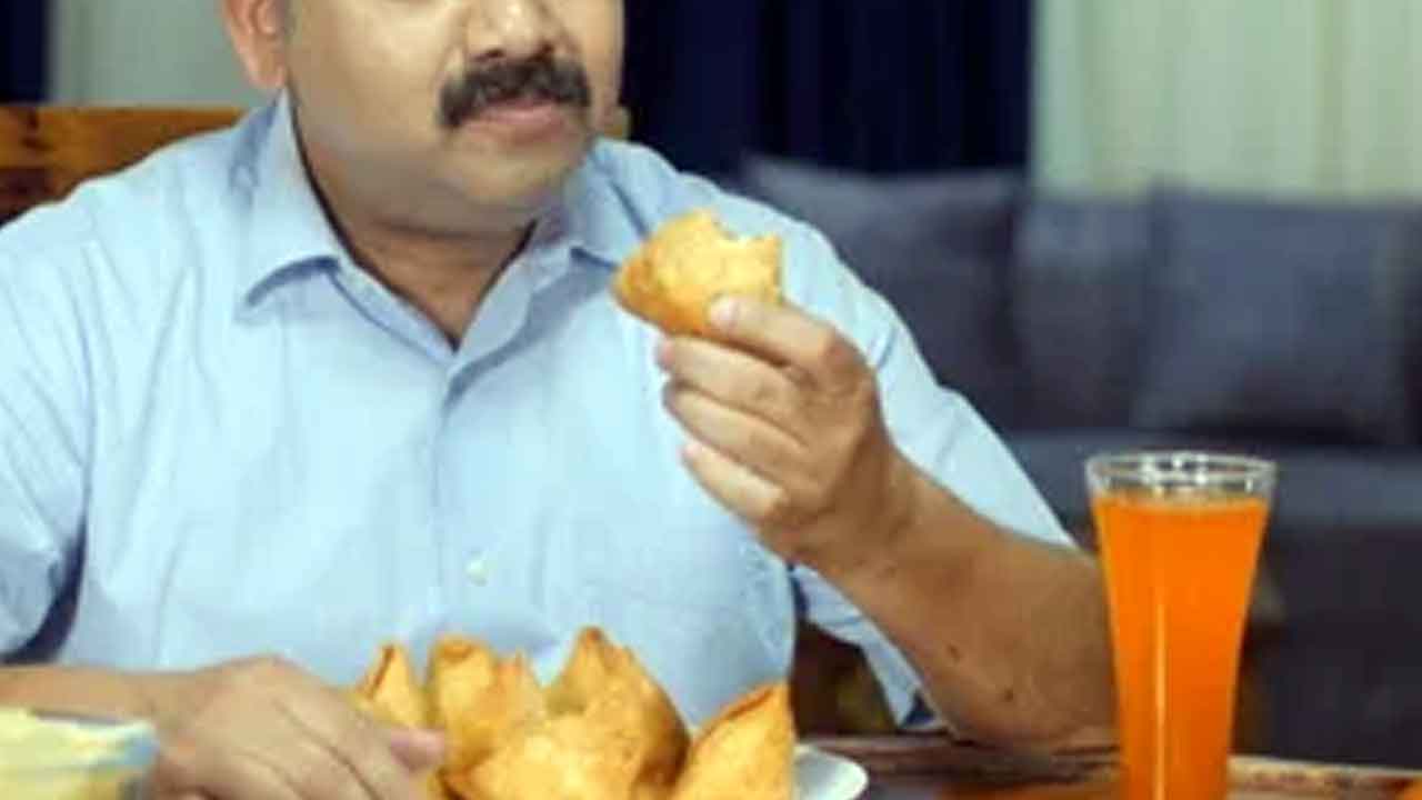 Samosas: సమోసాలను త్రిభుజాకారంలోనే ఎందుకు తయారు చేస్తారు.. సమాధానం తెలిస్తే ఆశ్చర్యపోవాల్సిందే.. 