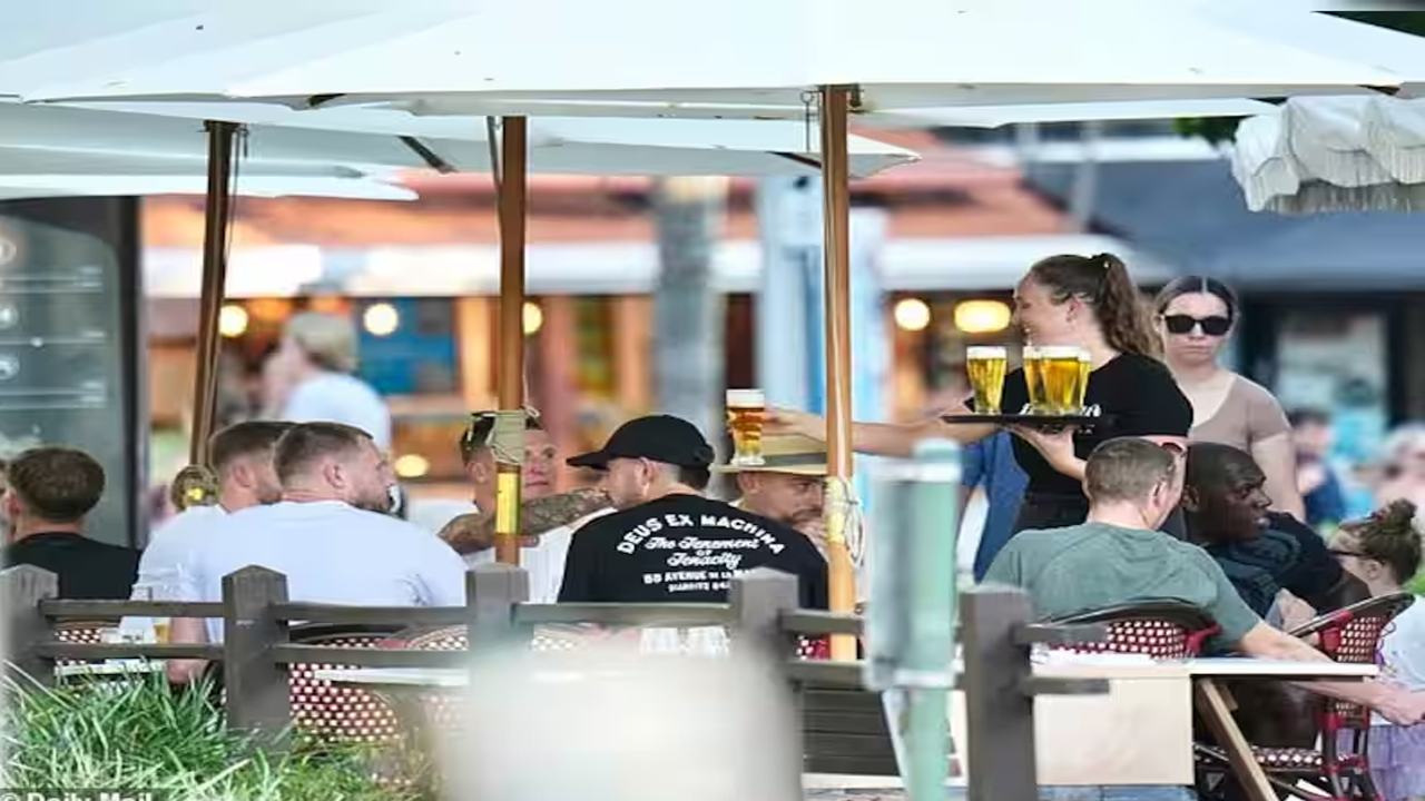 మద్యం మత్తులో ఇంగ్లండ్ క్రికెటర్స్.. 