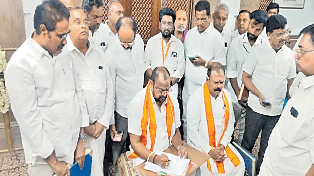 అన్నవరం దేవస్థానం ఈవోగా  త్రినాథరావు బాధ్యతల స్వీకరణ