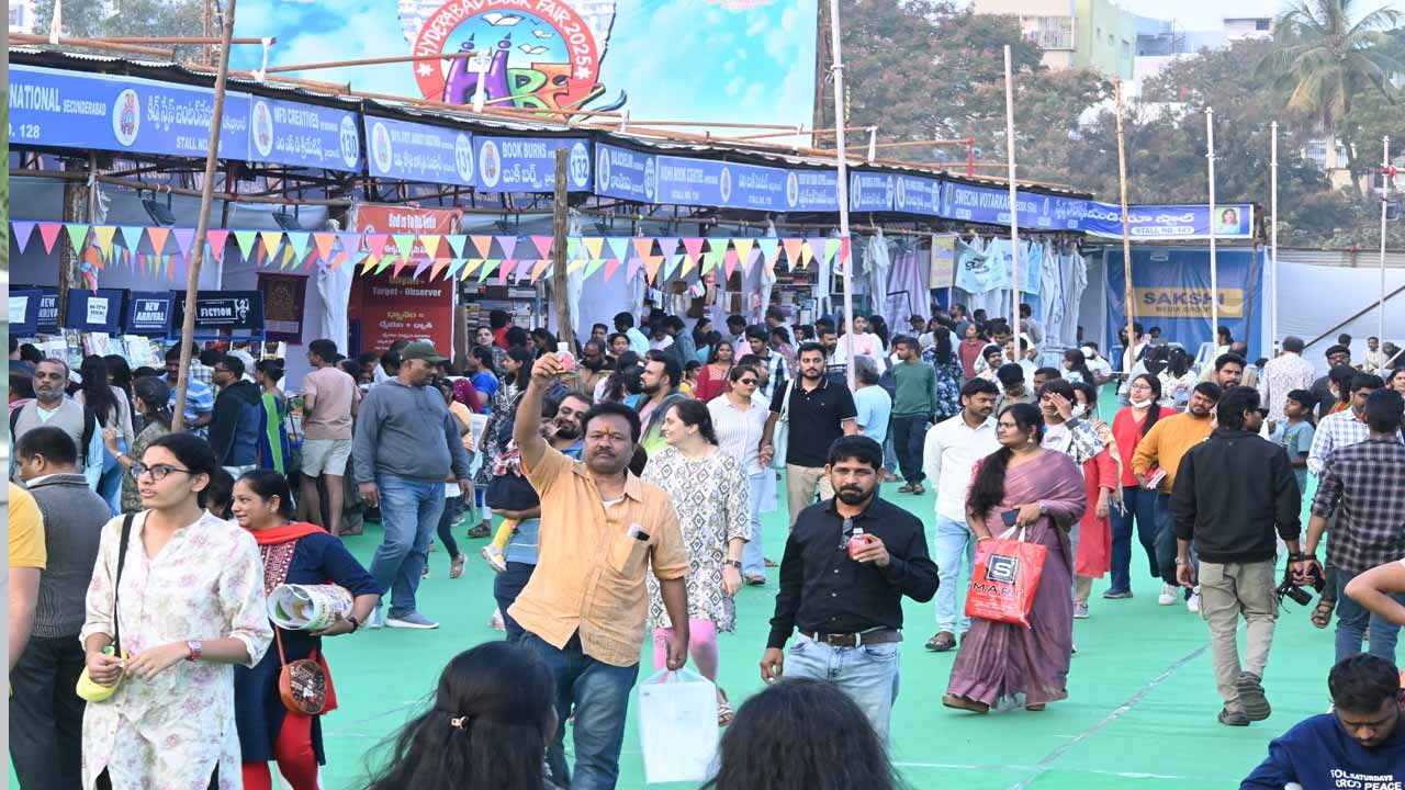 హైదరాబాద్ బుక్ ఫెయిర్‌కు విశేష స్పందన