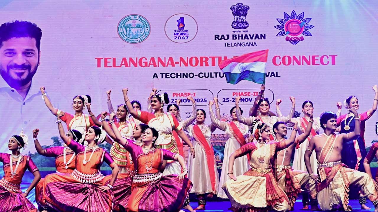 Fashion Show: తెలంగాణ నార్త్ ఈస్ట్ కనెక్ట్  లో భాగంగా ఫ్యాషన్ షో