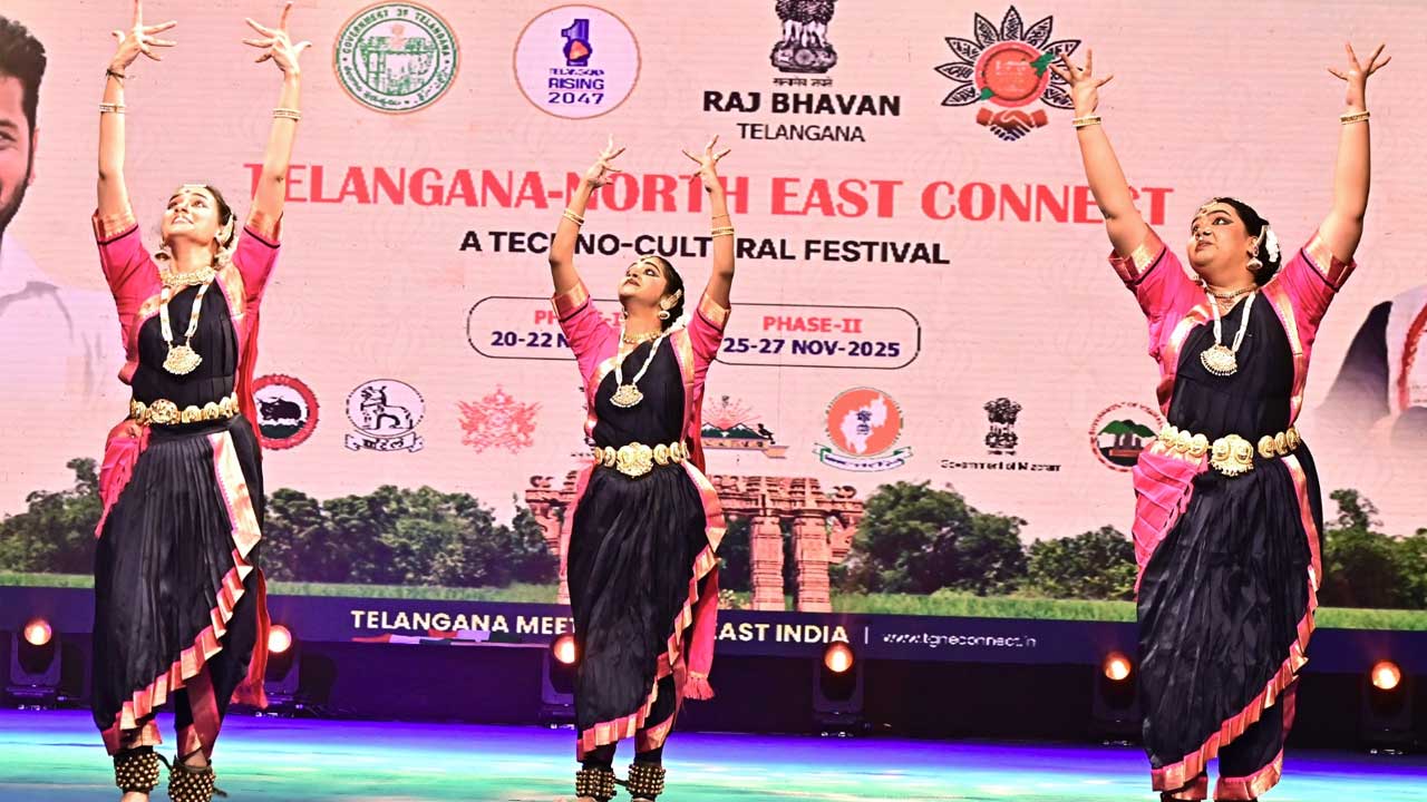 Fashion Show: తెలంగాణ నార్త్ ఈస్ట్ కనెక్ట్  లో భాగంగా ఫ్యాషన్ షో