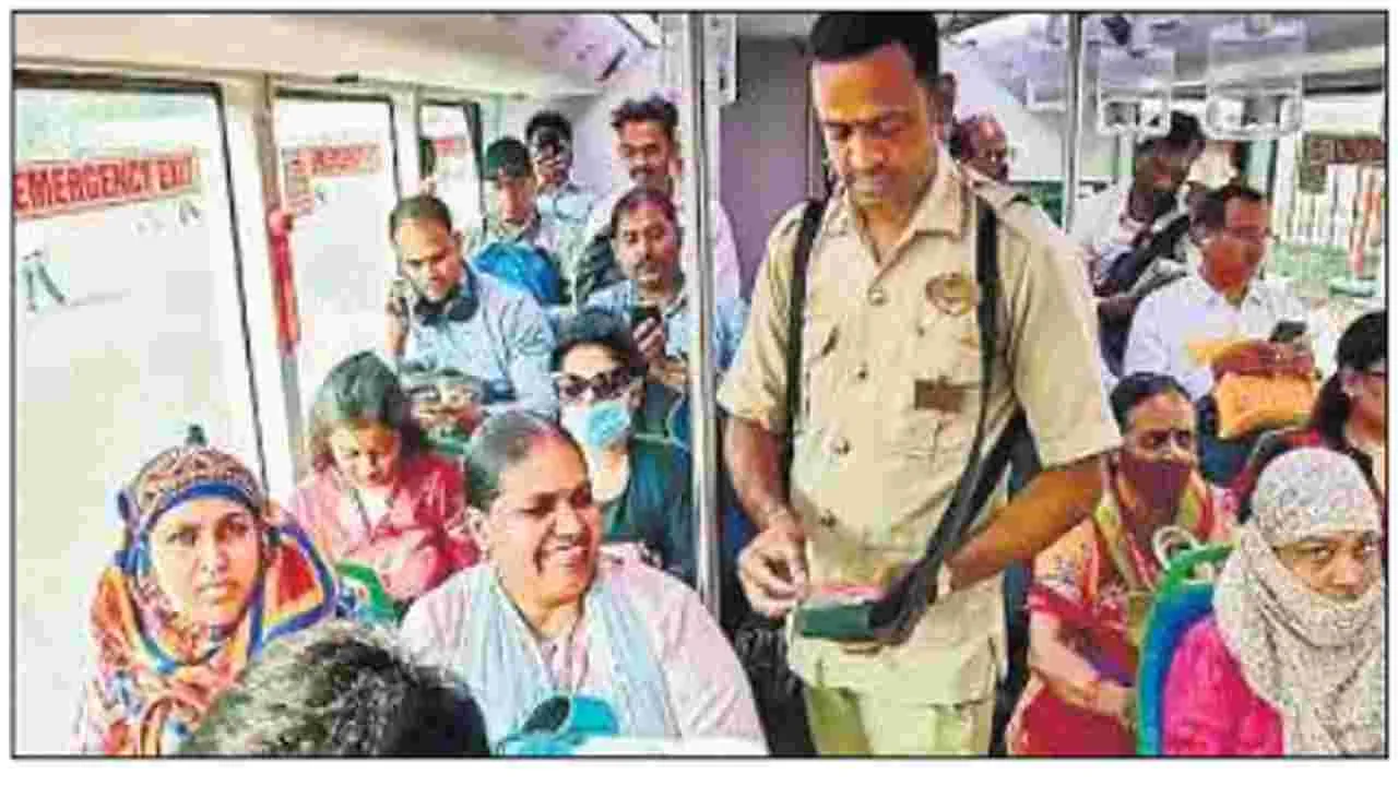 AP News: ఆయ్.. హ్య‘ఫ్రీ’ అండి.. కిటకిటలాడుతున్న ఆర్టీసీ బస్‌లు