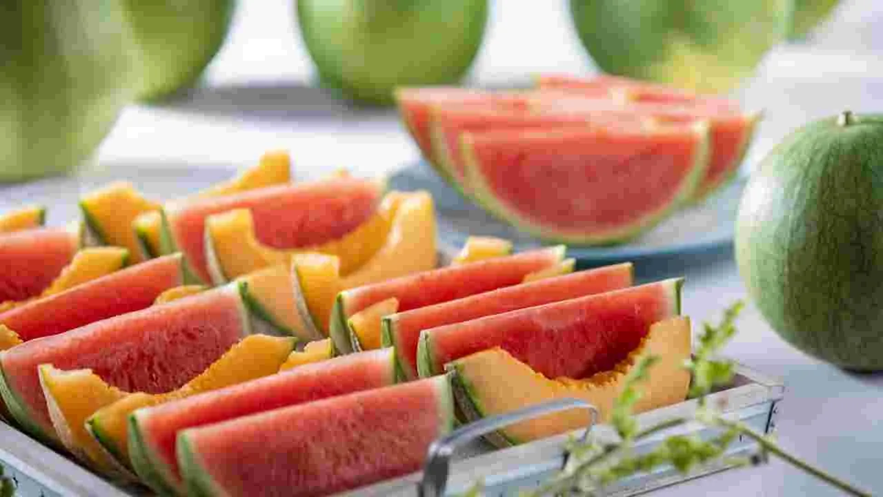 Fruits To Avoid in Winter: శీతాకాలంలో ఈ పండ్లను తినకండి