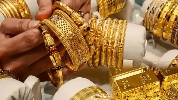 Gold and Silver Rates Today: తగ్గిన బంగారం ధరలు.. ఈ రోజు ఎలా ఉన్నాయంటే..