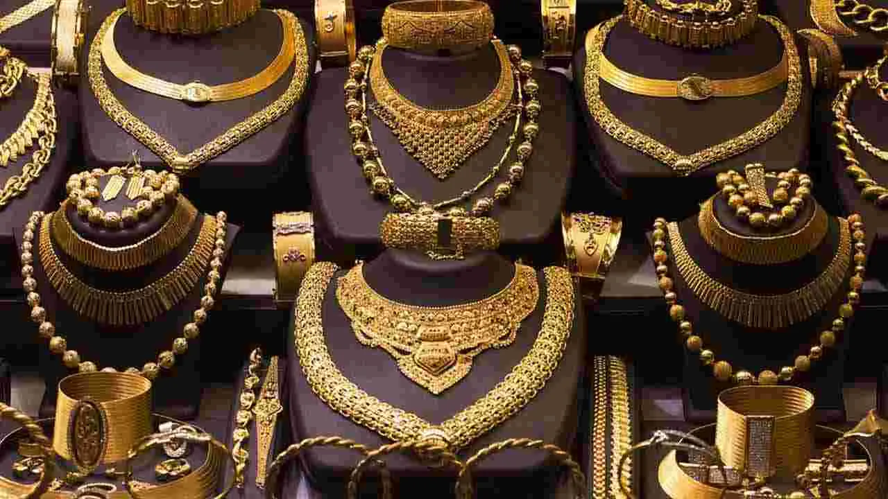 Gold Prices Dec 03:  పసిడి ప్రియులకు షాక్.. పెరిగిన బంగారం ధర