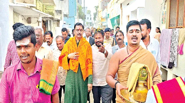 Grand Welcome to High Court Judge హైకోర్టు న్యాయమూర్తికి ఘన స్వాగతం