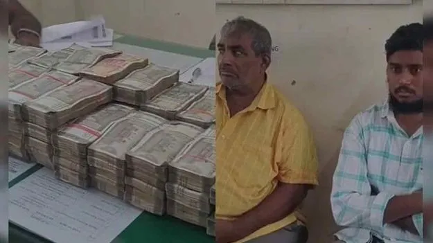 Kottayam Bus Cash Haul: అంతర్రాష్ట్ర బస్సులో పట్టుబడిన రూ.72 లక్షల నగదు.. ఇద్దరు అరెస్టు