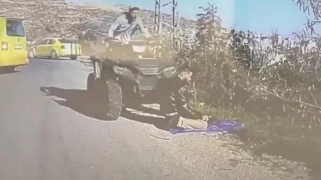 Israeli Soldier Attack: వెస్ట్ బ్యాంక్‌లో షాకింగ్ ఘటన.. రోడ్డు పక్కన నమాజ్ చేస్తున్న వ్యక్తిని..