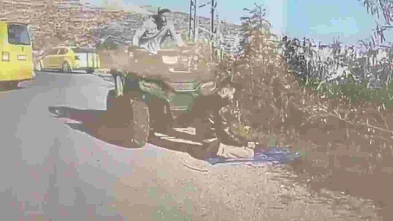 Israeli Soldier Attack: వెస్ట్ బ్యాంక్‌లో షాకింగ్ ఘటన.. రోడ్డు పక్కన నమాజ్ చేస్తున్న వ్యక్తిని..