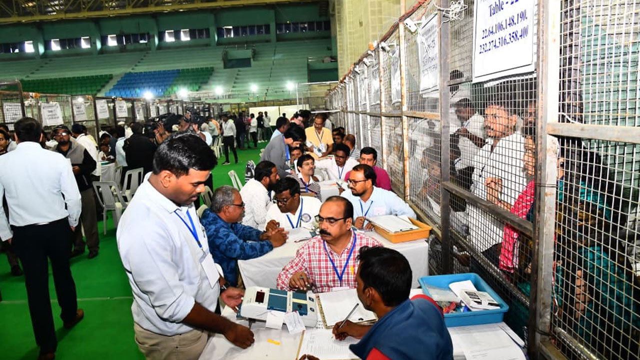 Jubilee Hills Bypoll Counting: జూబ్లీహిల్స్ ఉప ఎన్నిక కౌంటింగ్ ప్రారంభం.. గెలుపెవరిదో
