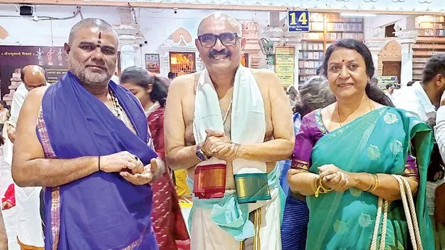  రాఘవేంద్రుడి సన్నిధిలో కన్నడ సినీ హాస్యనటుడు