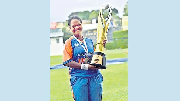 కరుణకుమారికి రూ.5 లక్షల ప్రోత్సాహకం 