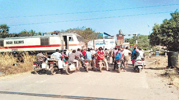 త్రుటిలో తప్పిన పెను ప్రమాదం