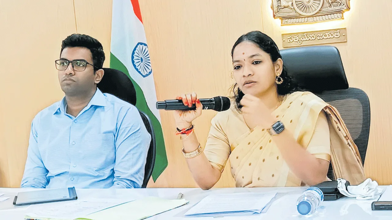 ధవళేశ్వరం-బొబ్బర్లంక మత్స్యకార సంఘాల వివాదంపై కీలక సమావేశం