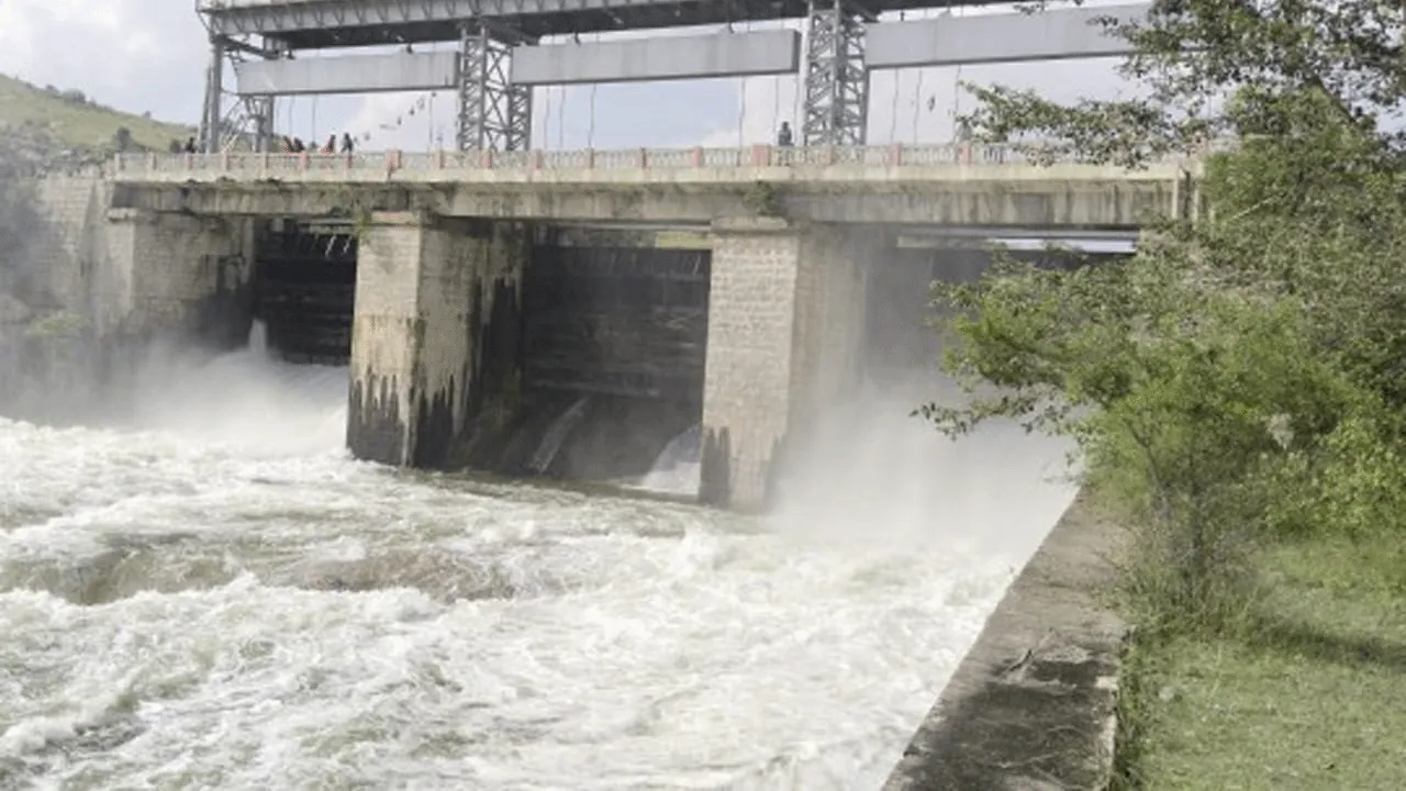 కృష్ణాపురం రిజర్వాయర్‌ గేట్లు ఎత్తివేత