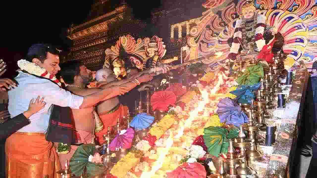 తెలంగాణ భవన్‌లో వైభవంగా అయ్యప్పస్వామి మహాపడి పూజ