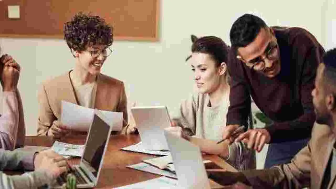 4 Day Workweek: వారానికి నాలుగు రోజులే పని దినాలు.. కొత్త లేబర్ కోడ్స్ ఏం చెబుతున్నాయి..