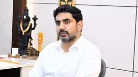 Nara Lokesh: రాజమండ్రికి లోకేష్.. ఆప్యాయంగా పలకరిస్తూ ఫోటోలు దిగిన మంత్రి