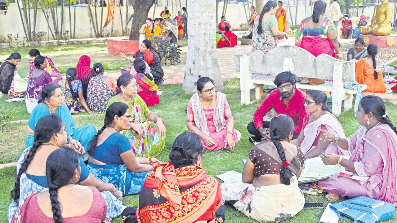 బోగస్‌ బాగోతం బయటపడుతోంది!