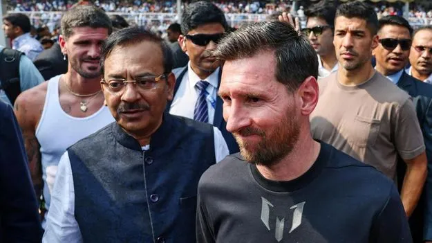 WB Sports Minister resignation: మెస్సీ కార్యక్రమంలో గందరగోళం.. బెంగాల్ క్రీడాశాఖ మంత్రి రాజీనామా