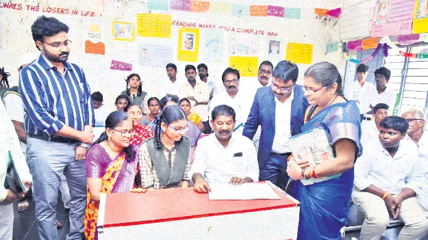 సందడి సందడిగా..