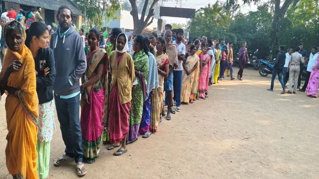 ఓటెత్తిన పల్లెలు...