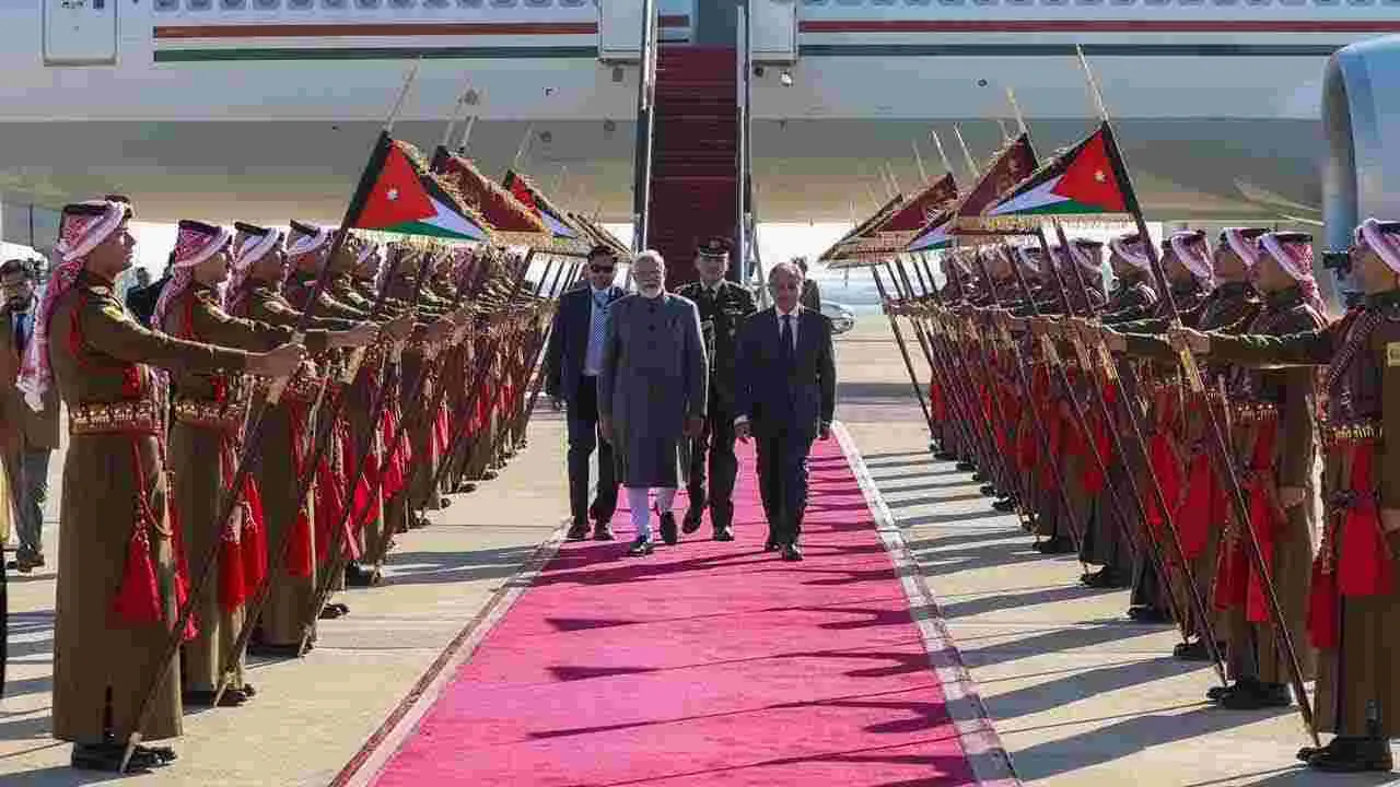 Jordan visit: జోర్డాన్ రాజధాని అమ్మాన్‌లో ప్రధాని మోదీకి ఘన స్వాగతం
