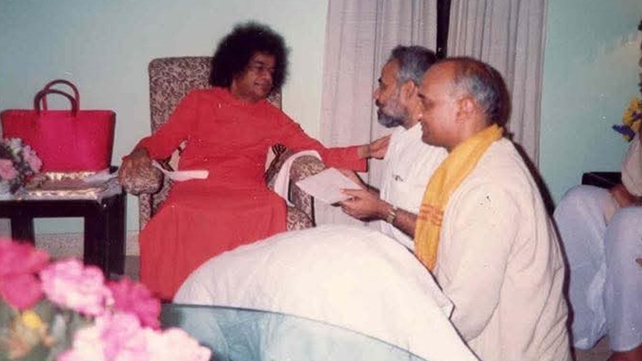 పుట్టపర్తి సాయిబాబాతో ఉన్న జ్ఞాపకాలను పంచుకున్న ప్రధాని మోదీ