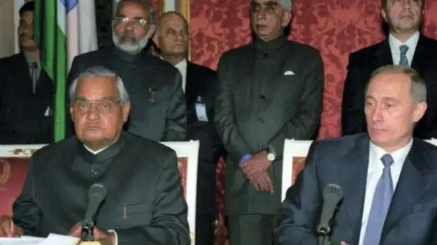 Modi Putin 2001 photos: మోదీ, పుతిన్.. పాతికేళ్ల బంధం.. పాత ఫొటోలు వైరల్..